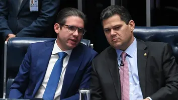 APÓS NOITE TUMULTUADA, MOTTA MARCA SESSÃO NA CÂMARA