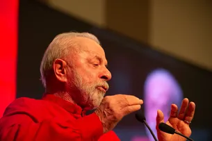 LULA QUER DEBATE COM BRICS SOBRE POSSÍVEL RESPOSTA CONJUNTA A TARIFAÇO DE TRUMP
