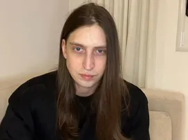 INFLUENCIADOR FELCA DIZ QUE ANDA COM CARRO BLINDADO E SEGURANÇAS APÓS VÍDEO COM DENÚNCIAS