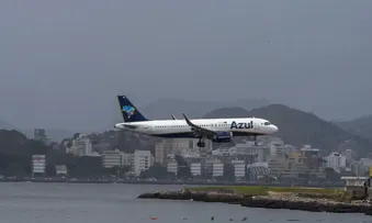 AZUL VAI DEIXAR DE FAZER VOOS EM 13 CIDADES E MAIS DE 50 ROTAS