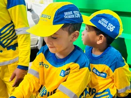 PEQUENOS DE MUSSURUNGA VIVENCIAM DIA ESPECIAL COM GARIS DA LIMPURB