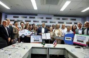 GOVERNADOR RECEBE PREFEITA DE SÃO SEBASTIÃO DO PASSÉ PARA ENTREGAS AO MUNICÍPIO