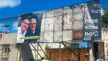 OUTDOOR COM BOLSONARO É VANDALIZADO EM ITABUNA