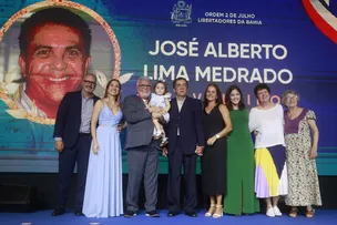 ORDEM 2 DE JULHO: JOSÉ MEDRADO É CONDECORADO COM A MAIS ALTA HONRARIA DO ESTADO DA BAHIA