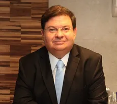 ENTREVISTA COM ADVOGADO DR. CÂNDIDO SÁ SOBRE O TARIFAÇO DE TRUMP E A LEGISLAÇÃO BRASILEIRA