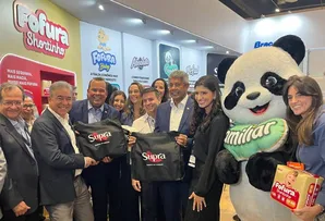 GOVERNADOR DA BAHIA VISITA ESTANDE DA BRACELL PAPÉIS NA SUPERBAHIA