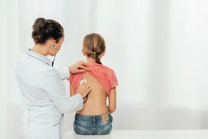 SÍNDROME NEFRÓTICA DA FILHA DO CANTOR JÚNIOR LIMA ACENDE ALERTA PARA DOENÇA NOS RINS