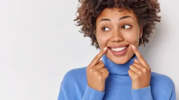 CANETAS CLAREADORAS PARA OS DENTES FUNCIONAM? DENTISTA EXPLICA