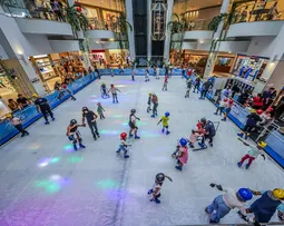 ÚLTIMOS DIAS PARA APROVEITAR A EMOCIONANTE PISTA DE GELO DO SHOPPING BARRA
