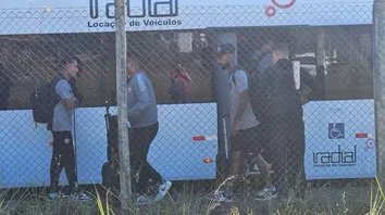 VITÓRIA CHEGA A CAPITAL BAIANA POR ACESSO RESTRITO DO AEROPORTO