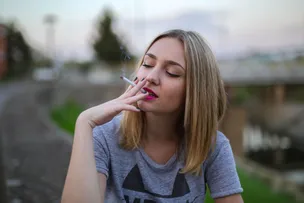 NO DIA NACIONAL DE COMBATE AO FUMO, OFTALMOLOGISTAS AFIRMAM QUE CIGARRO POTENCIALIZA O SURGIMENTO DE DOENÇAS OCULARES