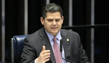 ALCOLUMBRE DEFENDE EMENDAS APÓS ABERTURA DE INQUÉRITO NA PF: ‘PARAR DE CRIMINALIZAR’