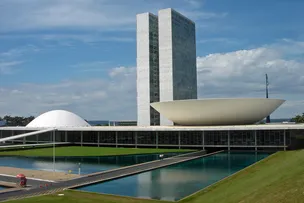 DEPUTADO PROTOCOLA PEC CONTRA PRIVILÉGIOS NO PODER PÚBLICO