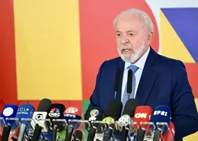 LULA DIZ QUE NÃO QUER FALAR SOBRE ‘CIDADÃO QUE TENTOU DAR UM GOLPE’ APÓS PRISÃO DE BOLSONARO