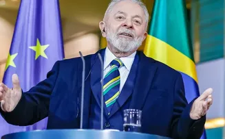 LULA DIZ QUE LÍDER DO PSB NA CÂMARA DEVE PEDIR CASSAÇÃO DE EDUARDO BOLSONARO