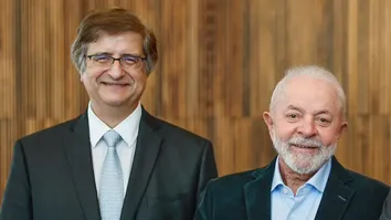 LULA ASSINA RECONDUÇÃO DE GONET A NOVO MANDATO À FRENTE DA PGR