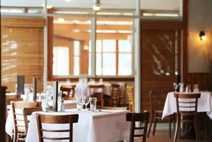 RESTAURANTES SOBEM 5,98% E PUXAM ALTA DOS PRODUTOS DO DIA DOS PAIS