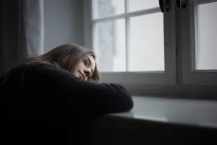 SOFRIMENTO MENTAL ATINGE MAIS MENINAS E JOVENS LGBTQIA+, APONTA ESTUDO