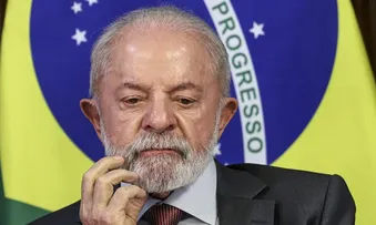 LULA CRITICA ATUAÇÃO DE EDUARDO BOLSONARO NOS EUA E DEFENDE CASSAÇÃO