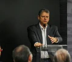 DIPLOMACIA BRASILEIRA FOI ‘DEIXADA DE LADO’ NA QUESTÃO DAS TARIFAS, DIZ TARCÍSIO