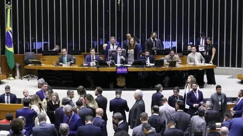 DEPUTADOS FEDERAIS DA BAHIA GASTAM R$ 2,5 MILHÕES COM ALUGUEL DE VEÍCULOS EM 2025