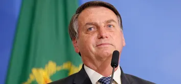 BOLSONARO PIORA E É ATENDIDO ÀS PRESSAS APÓS NOVA CRISE