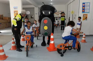 TRANSALVADOR REALIZA AÇÃO EDUCATIVA DE TRÂNSITO EM ESCOLA MUNICIPAL NO MATATU