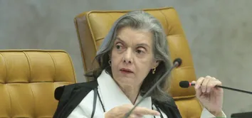 CÁRMEN CRITICA ESPETACULARIZAÇÃO DE SESSÃO "FAZ MAL AO STF E AO PAÍS"
