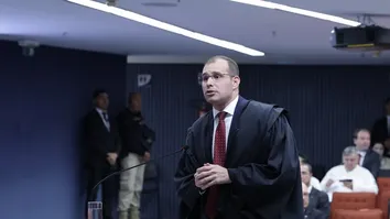 EX-MINISTRO DA DEFESA ATUOU PARA DEMOVER BOLSONARO DE GOLPE, AFIRMA ADVOGADO