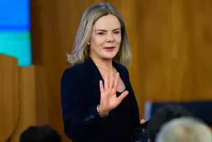 GLEISI DIZ QUE ANISTIA VAI SER ‘VEXAME INTERNACIONAL’ SE ACONTECER