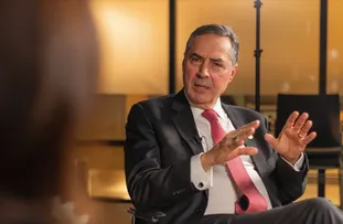 IMPEACHMENT NÃO É PRODUTO DE PRATELEIRA PARA TIRAR QUEM VOCÊ NÃO GOSTA, DIZ BARROSO