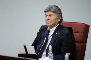 FUX FICA IMÓVEL E CALADO EM SESSÃO PERMEADA POR PIADAS E RECADOS SOBRE SEU VOTO