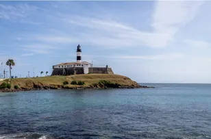 FAROL DA BARRA FICA VERDE PELA MEDICINA VETERINÁRIA