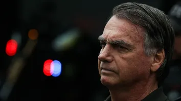 BOLSONARO TEM CRISE DE PRESSÃO BAIXA E É LEVADO PARA HOSPITAL EM BRASÍLIA