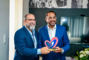 MÁRCIO MARINHO ENVIA RECURSOS E É HOMENAGEADO PELO HOSPITAL MARTAGÃO GESTEIRA