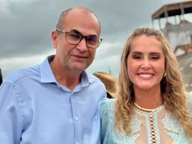 DEPUTADO HOMENAGEIA PREFEITA DE JAGUAQUARA COM COMENDA 2 DE JULHO