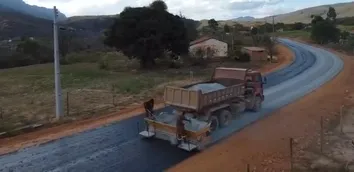 OBRA EM CATOLÉS AVANÇA E DESMONTA NARRATIVAS FANTASIOSAS