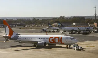 CONTROLADORES DE VOO RECUAM E SUSPENDEM PARALISAÇÃO APÓS NEGOCIAÇÃO