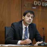 INFLAÇÃO VEM CAINDO, MAS SEGMENTO DE SERVIÇOS SEGUE COM MAIS INÉRCIA, DIZ DIRETOR DO BC