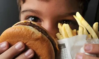 PELA PRIMEIRA VEZ NA HISTÓRIA, OBESIDADE INFANTIL SUPERA A DESNUTRIÇÃO