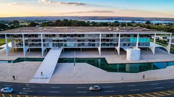 HOMEM É PRESO APÓS TENTAR INVADIR O PALÁCIO DO PLANALTO