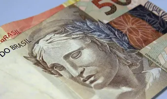 REAL VALORIZADO FRENTE AO DÓLAR ALIVIA PRESSÃO DA SELIC ALTA NO BRASIL, MOSTRA ESTUDO DO BIS