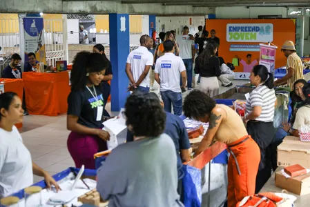 1ª FEIRA DE EMPREENDEDORISMO JOVEM REÚNE ESTANDES DE VENDAS E OFERECE MENTORIAS PARA QUEM QUER MONTAR NEGÓCIO PRÓPRIO