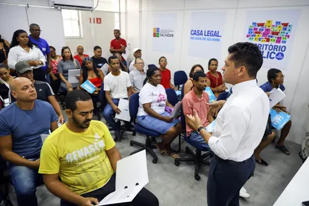 PREFEITURA ENTREGA 60 TÍTULOS DE PROPRIEDADE PELO CASA LEGAL NO ALTO DO COQUEIRINHO