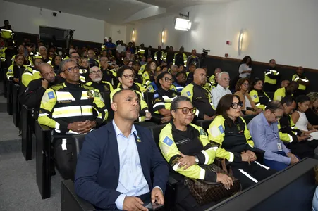 SEMANA NACIONAL DO TRÂNSITO: AGENTES DE SALVADOR RECEBEM HOMENAGEM NA CÂMARA MUNICIPAL