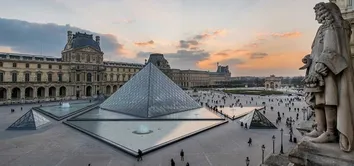 LOUVRE VOLTA A FUNCIONAR APÓS ROUBO DE R$ 550 MILHÕES EM JOIAS
