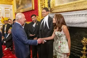 ANITTA E CACIQUE RAONI SÃO RECEBIDOS PELO REI CHARLES III NA INGLATERRA