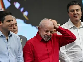 HUGO MOTTA É VAIADO EM EVENTO DE DIA DOS PROFESSORES COM LULA NO RIO