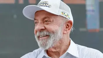 LULA DIZ ACREDITAR QUE SENADO APROVARÁ ISENÇÃO DO IMPOSTO DE RENDA