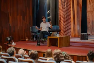 CAIXA CULTURAL SALVADOR ABRE INSCRIÇÕES PARA OFICINA DE PRODUÇÃO TEATRAL COM ARLINDO LOPES